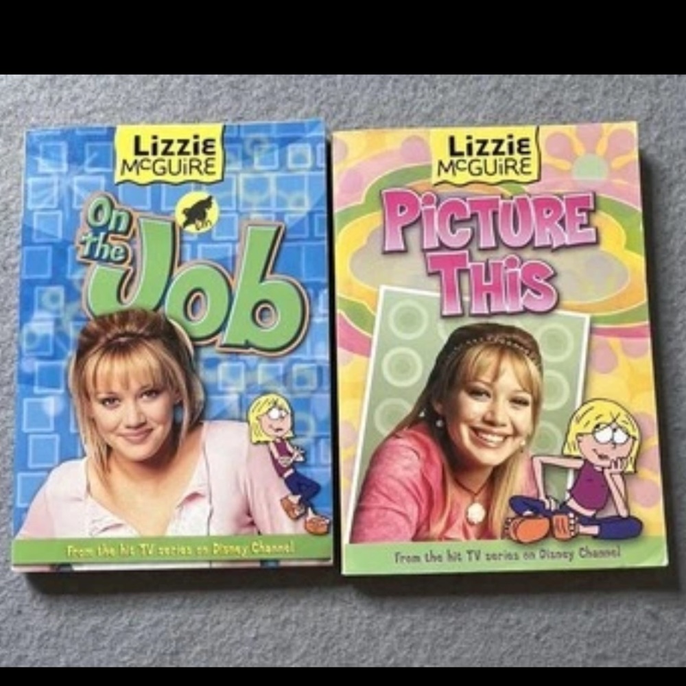 Lizzie McGuire Book Lot of 2 On The Job Picture This Paperback Novel  2003/04